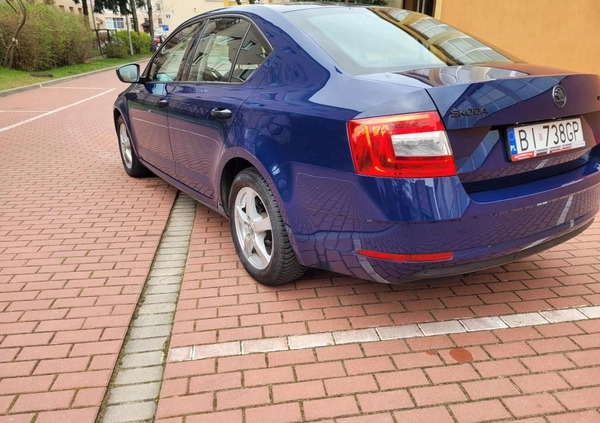 Skoda Octavia cena 39900 przebieg: 231924, rok produkcji 2017 z Białystok małe 211